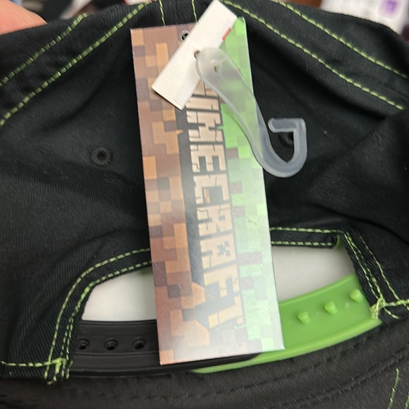 BNWT- Minecraft Creeper - Black and Green Cap/ Youth - 05FM - Picture 7 of 7